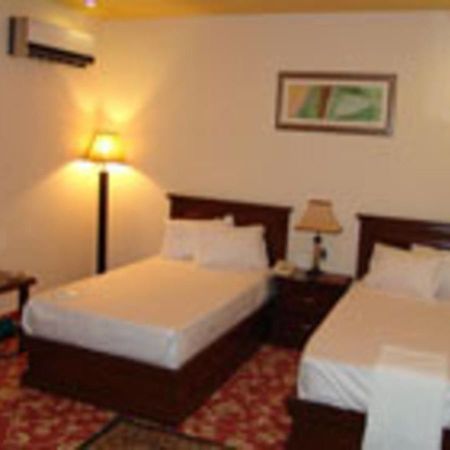 Rajone Hotel Faisalabad Eksteriør bilde