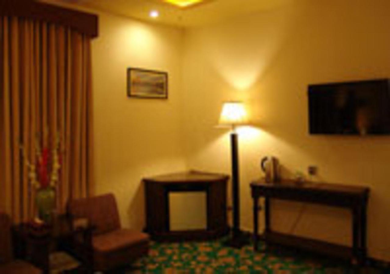 Rajone Hotel Faisalabad Eksteriør bilde