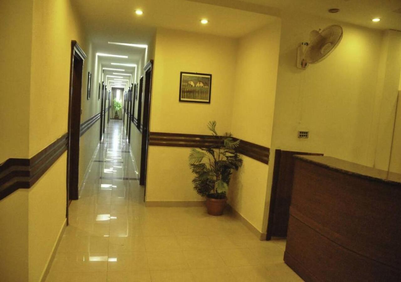Rajone Hotel Faisalabad Eksteriør bilde