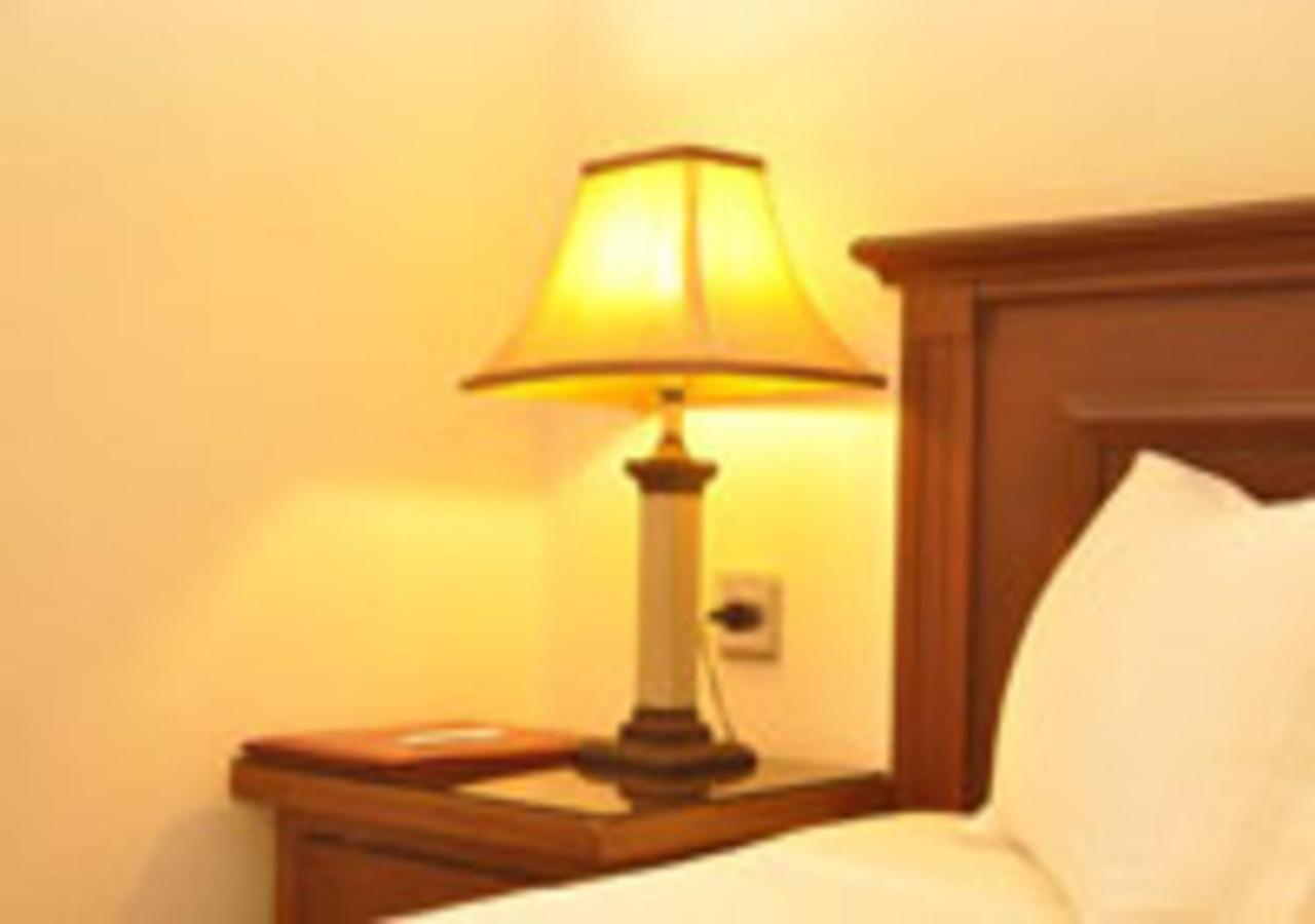 Rajone Hotel Faisalabad Eksteriør bilde