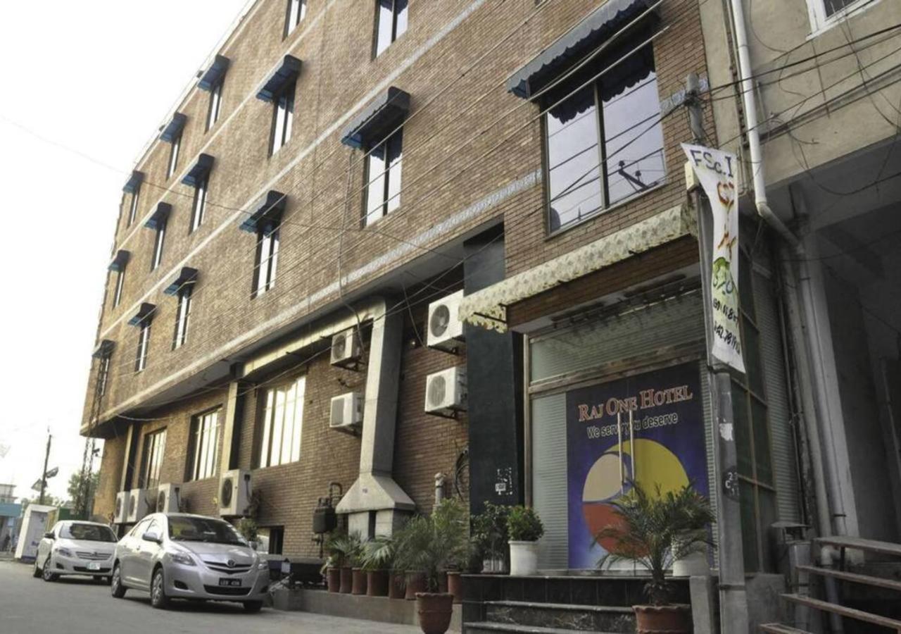 Rajone Hotel Faisalabad Eksteriør bilde