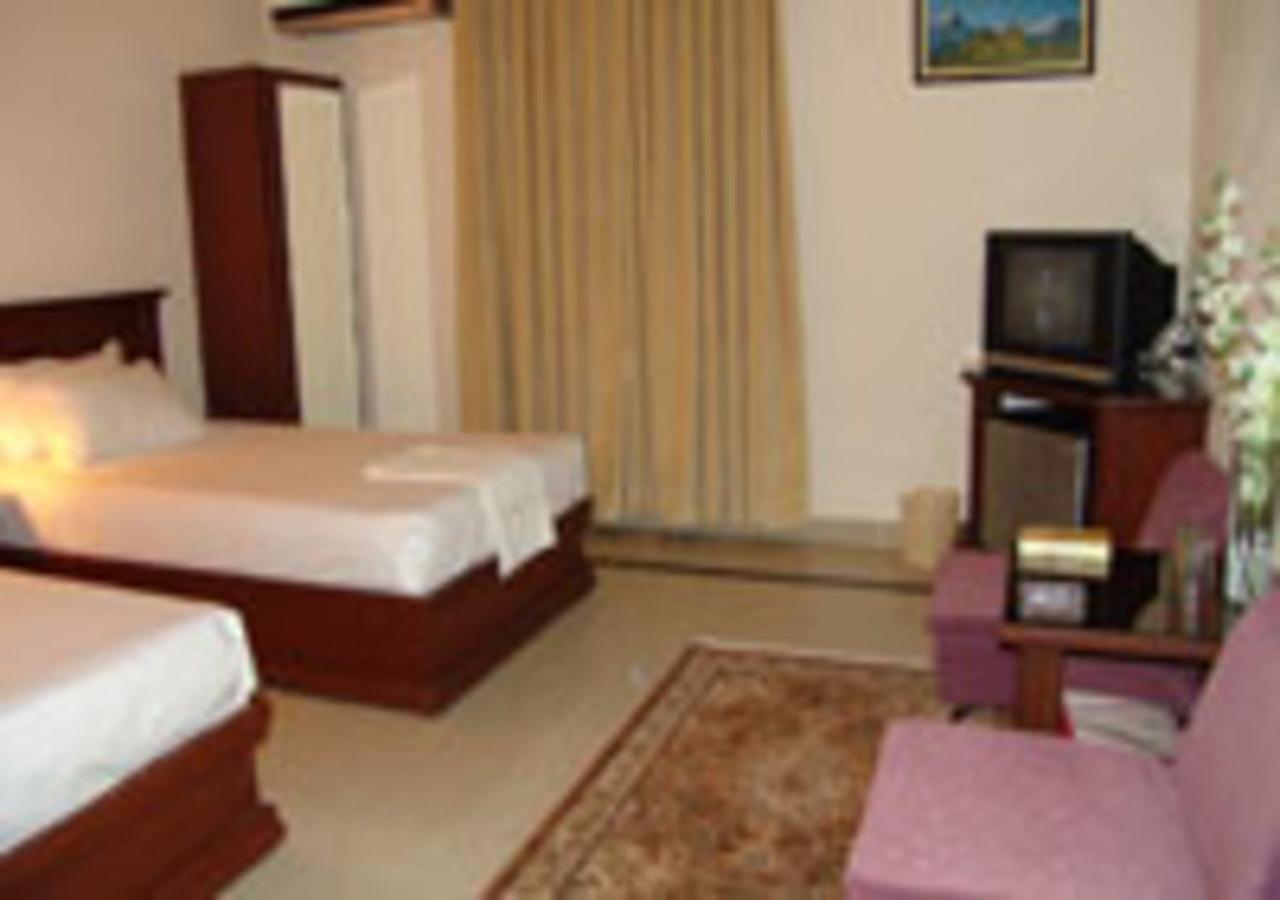 Rajone Hotel Faisalabad Eksteriør bilde
